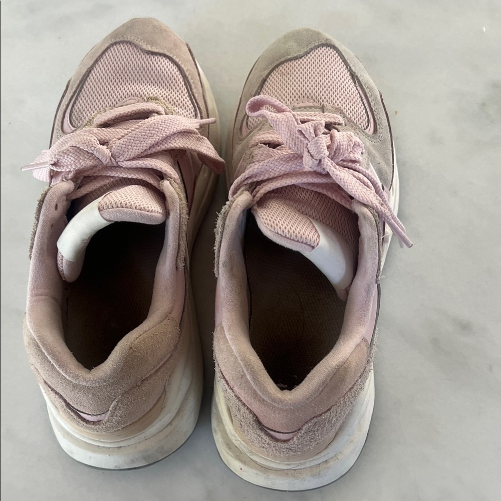 New Balance Pink and Gray Women's Sneakers